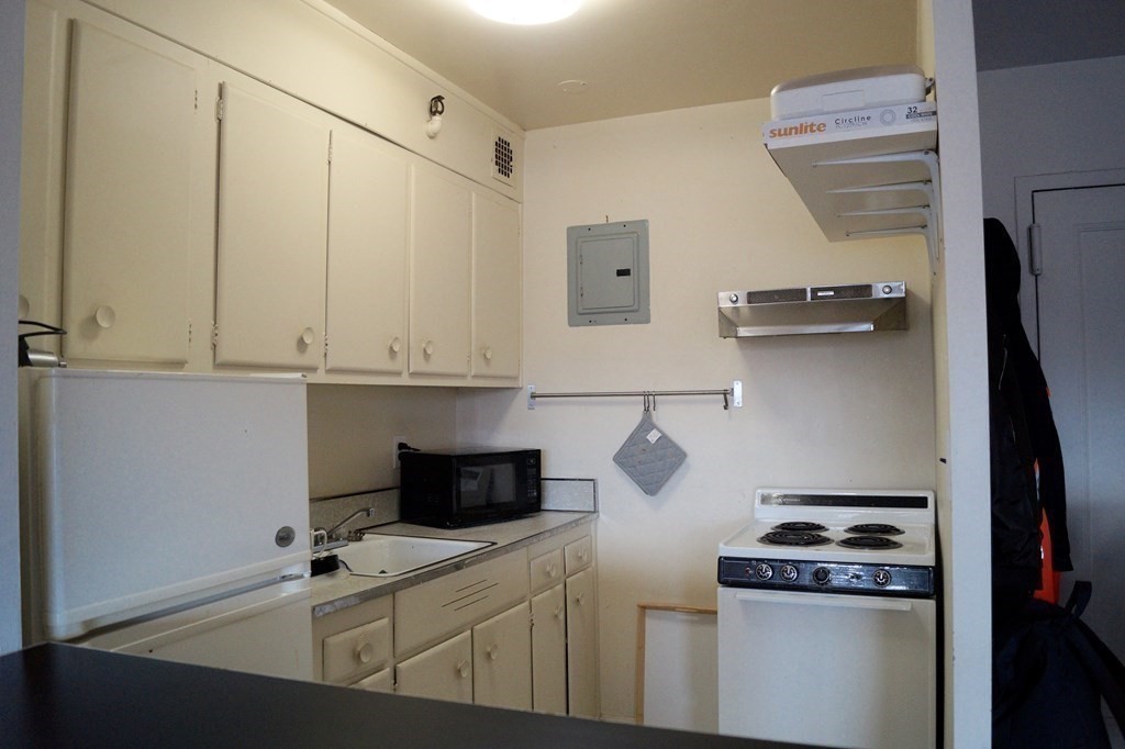145 Pinckney # 715 Property Photo 2