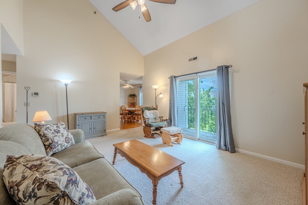 64 Tennis Plaza Rd # 4 Property Photo 6