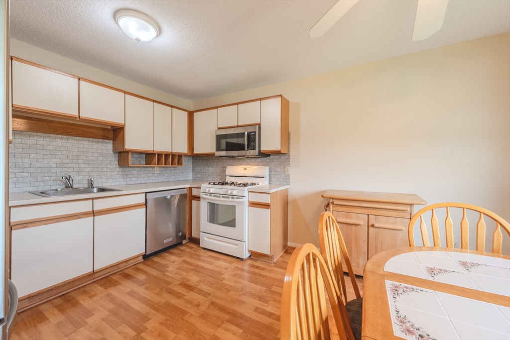 64 Tennis Plaza Rd # 4 Property Photo 7