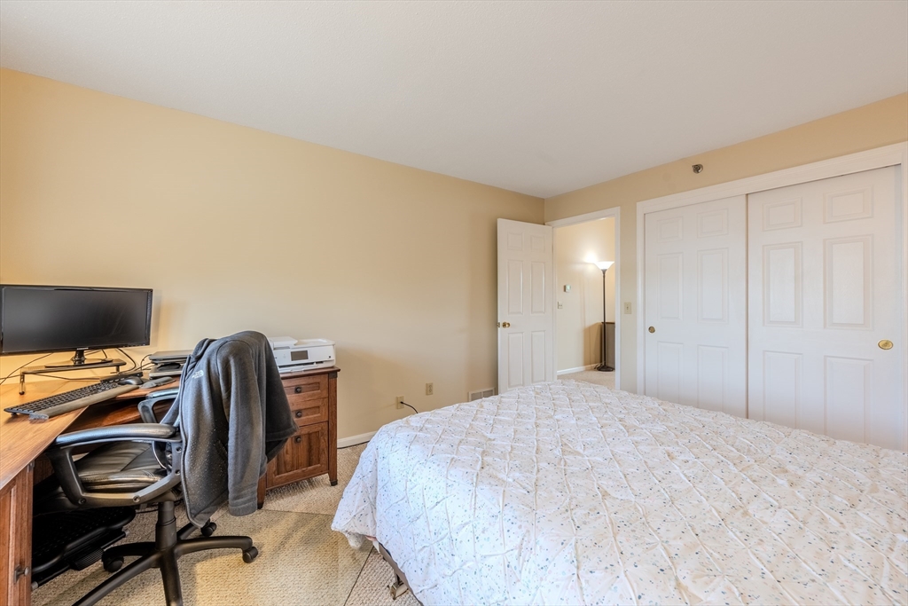 64 Tennis Plaza Rd # 4 Property Photo 14