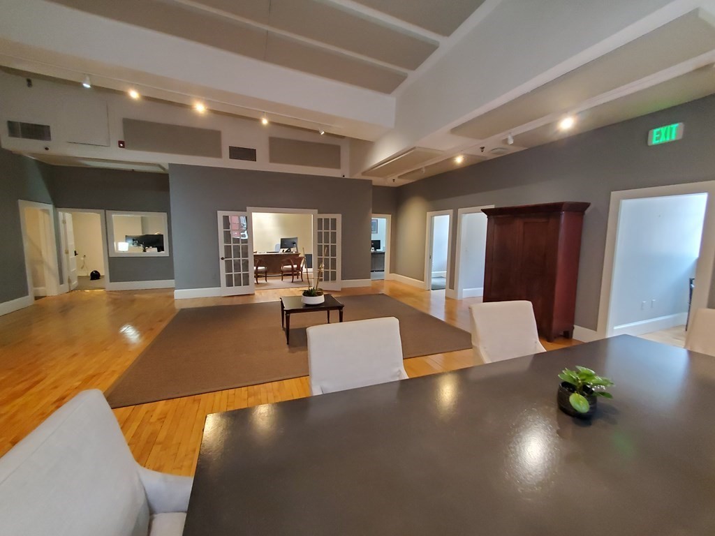323 Newbury Street Property Photo 1