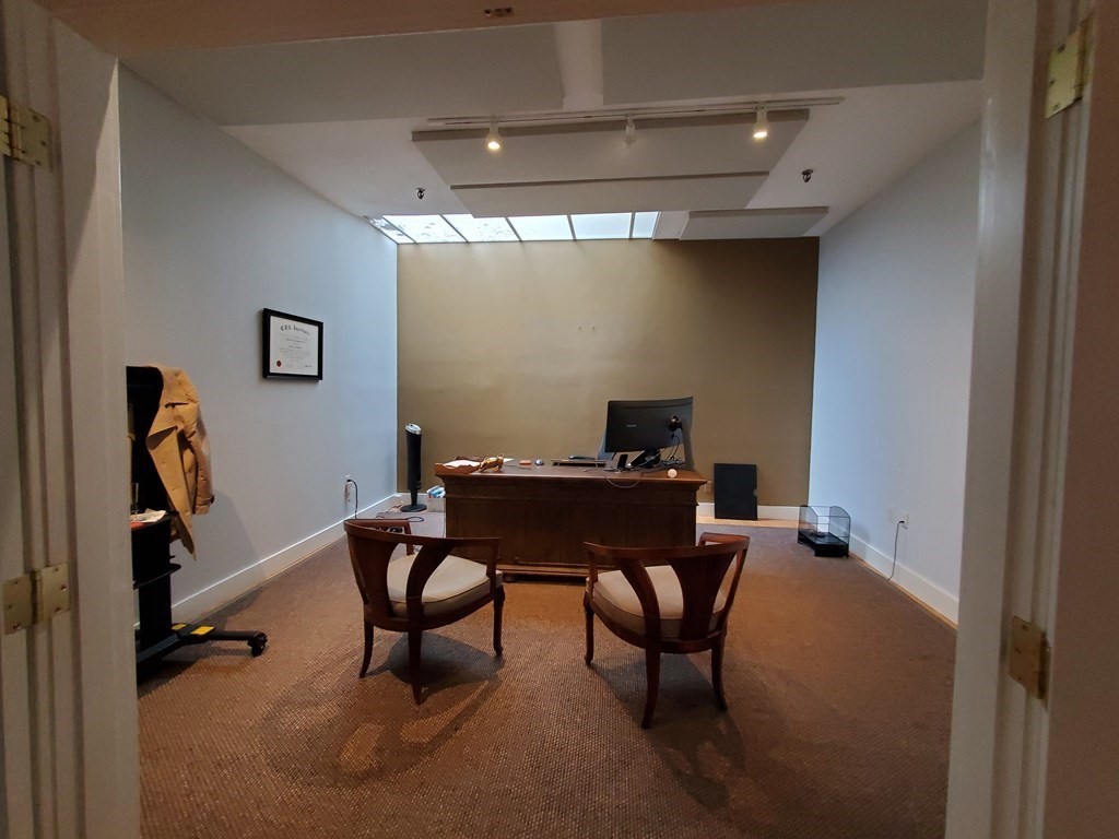 323 Newbury Street Property Photo 3