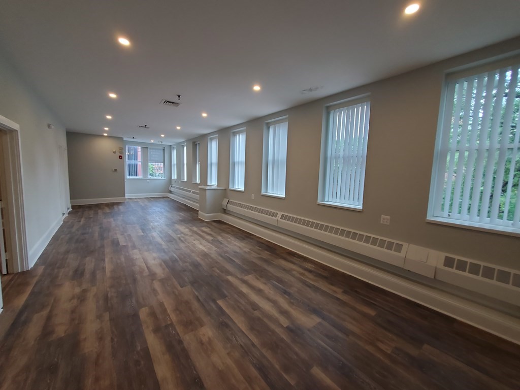 323 Newbury Street Property Photo 7