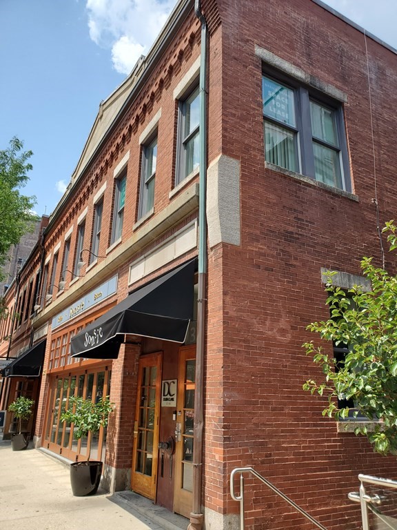 323 Newbury Street Property Photo 8