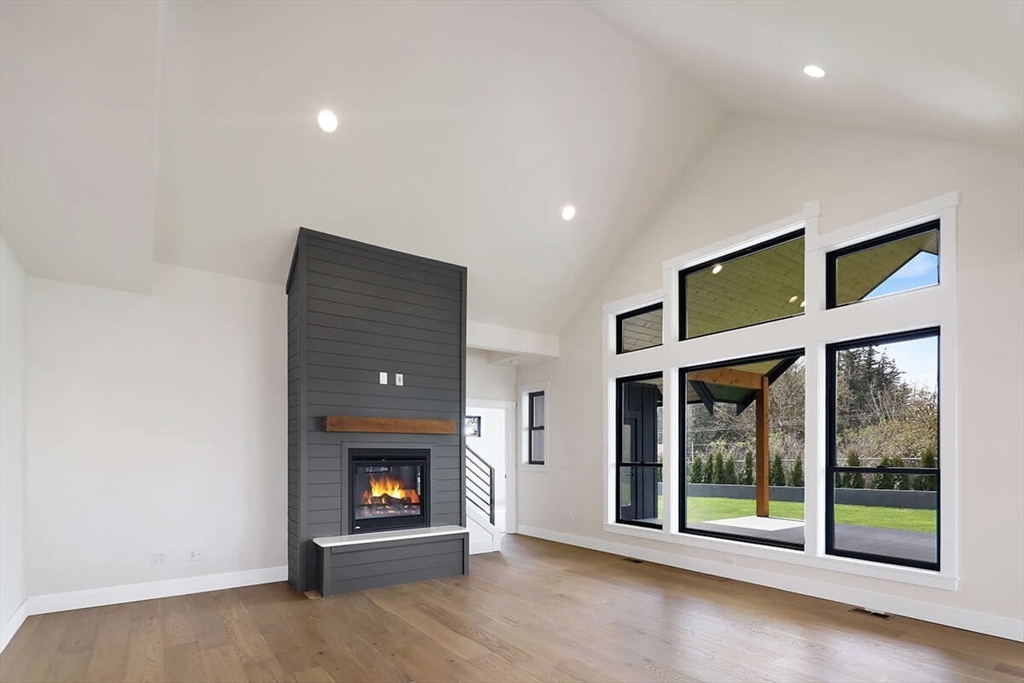 181 Ash Street Property Photo 4