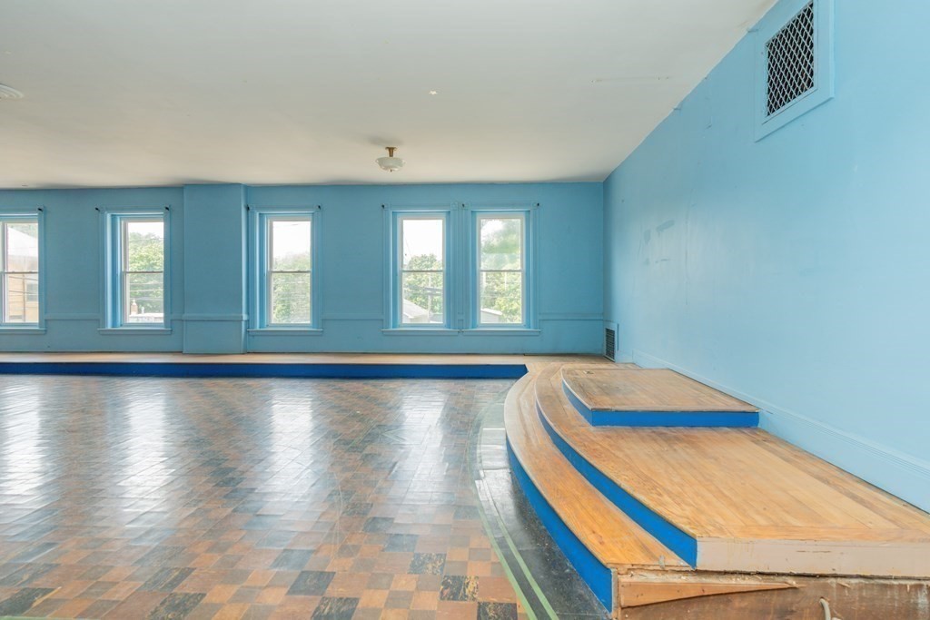 968 Main St Property Photo 30