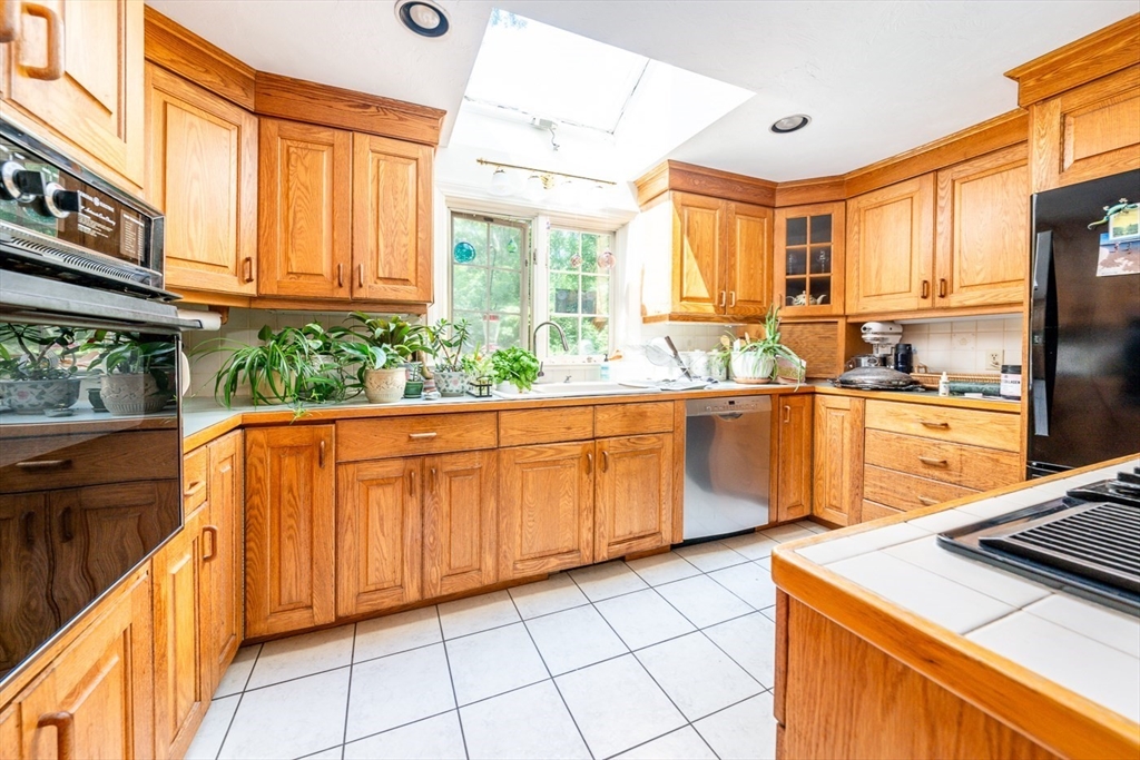 2 Marie Ln Property Photo 6