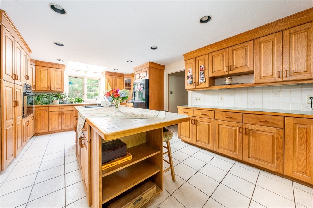 2 Marie Ln Property Photo 8