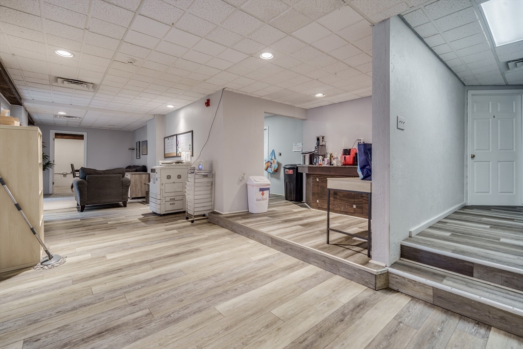 2589 Boston Road Property Photo 4