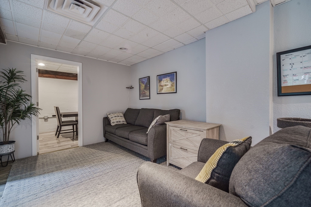 2589 Boston Road Property Photo 9