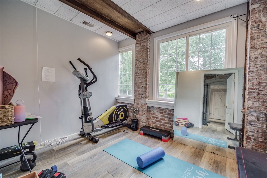 2589 Boston Road Property Photo 12