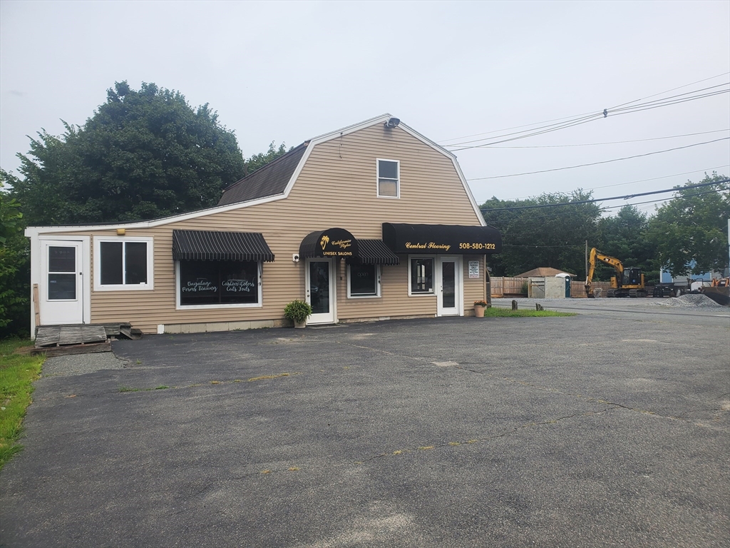 1574 Main St Property Photo 2