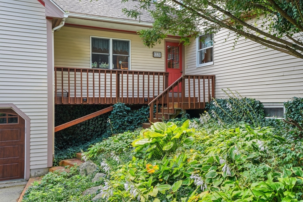33 Homestead Ave Property Photo 4