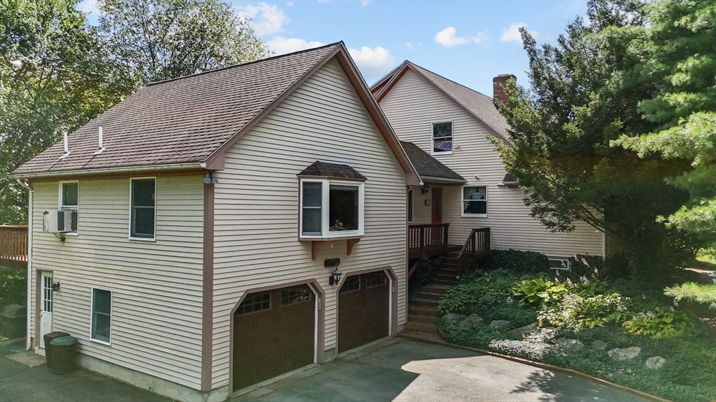 33 Homestead Ave Property Photo 5