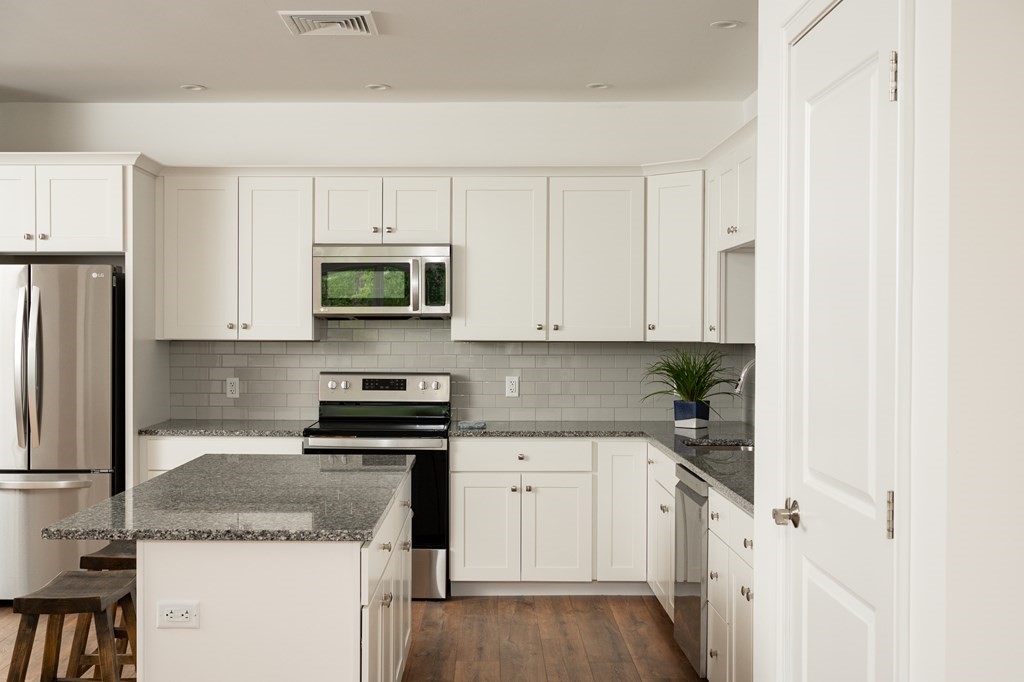 390 Chief Justice Cushing Hwy # 202 Property Photo 5