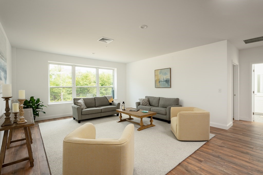 390 Chief Justice Cushing Hwy # 202 Property Photo 10