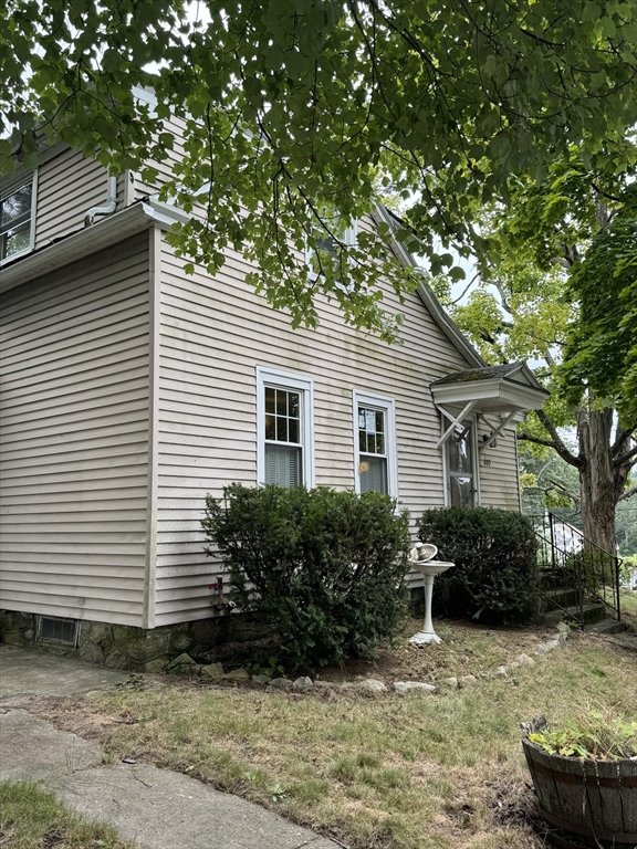 209 Waterman Ave Property Photo 4