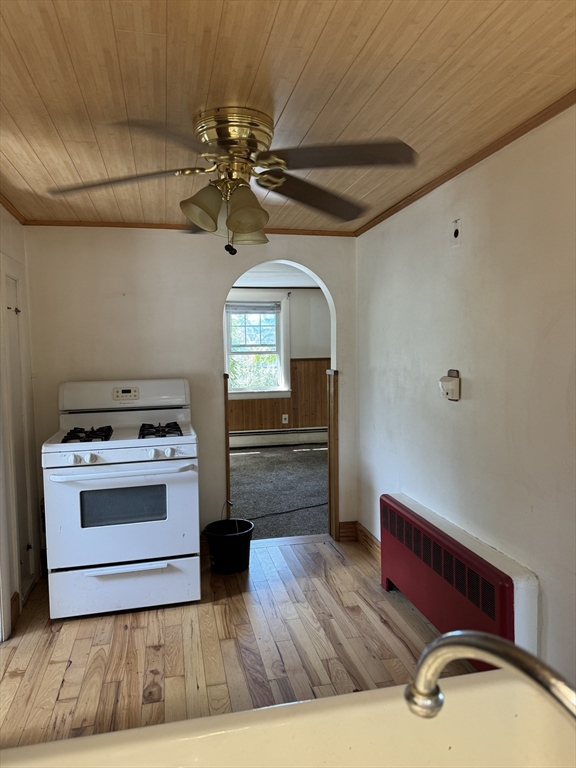 209 Waterman Ave Property Photo 8