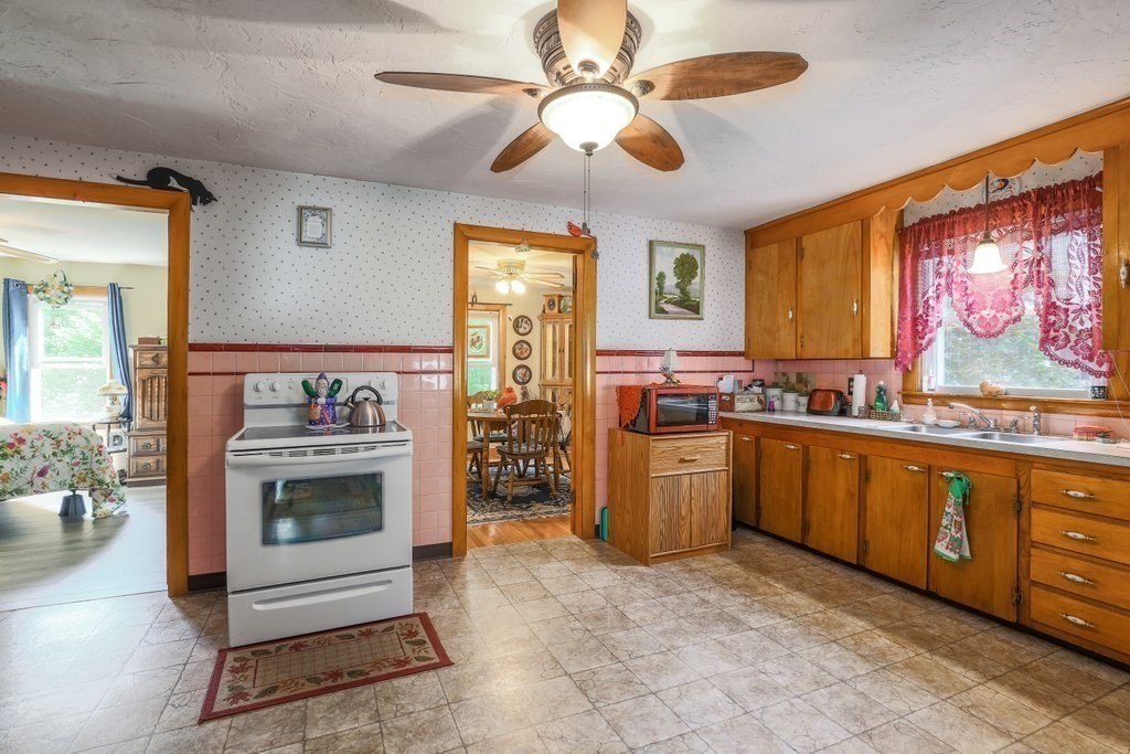 62 Riverlin St Property Photo 5