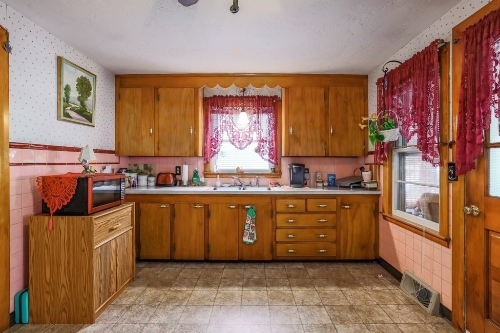 62 Riverlin St Property Photo 6