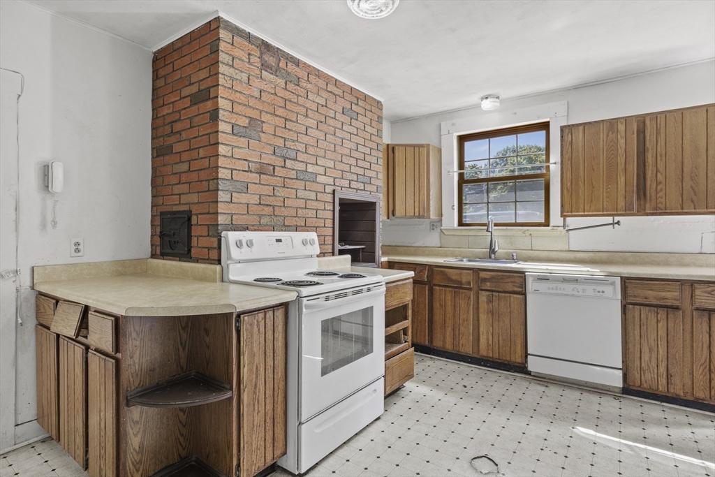 33 Congress St Property Photo 3