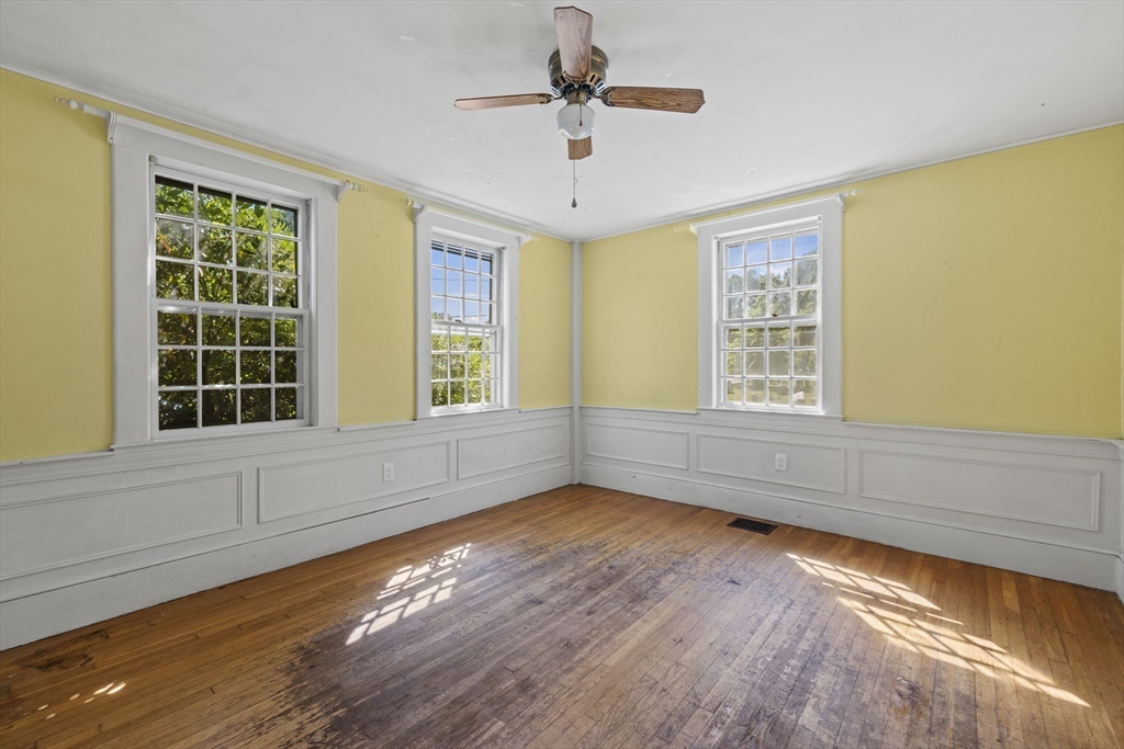 33 Congress St Property Photo 6
