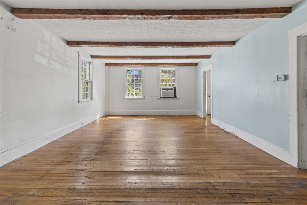 33 Congress St Property Photo 9