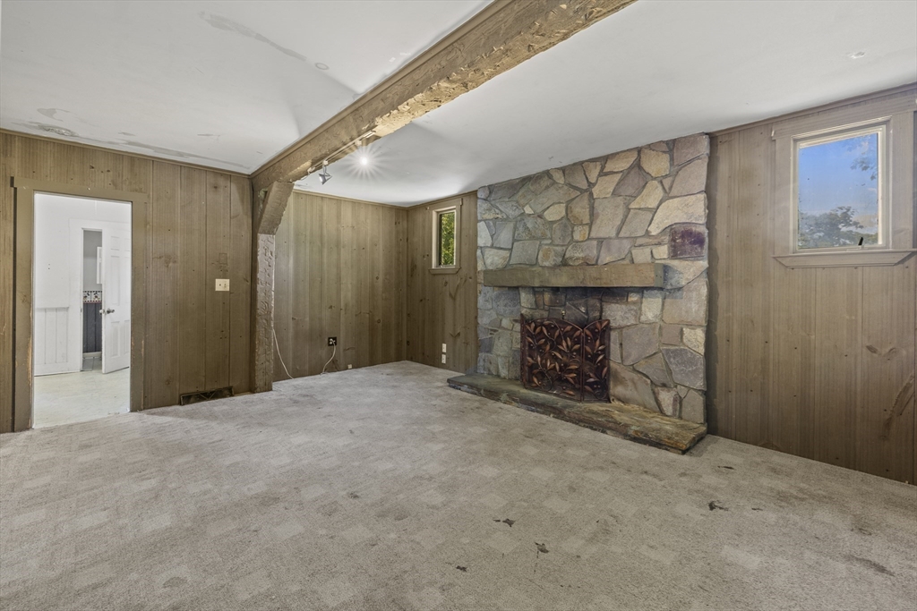 33 Congress St Property Photo 10