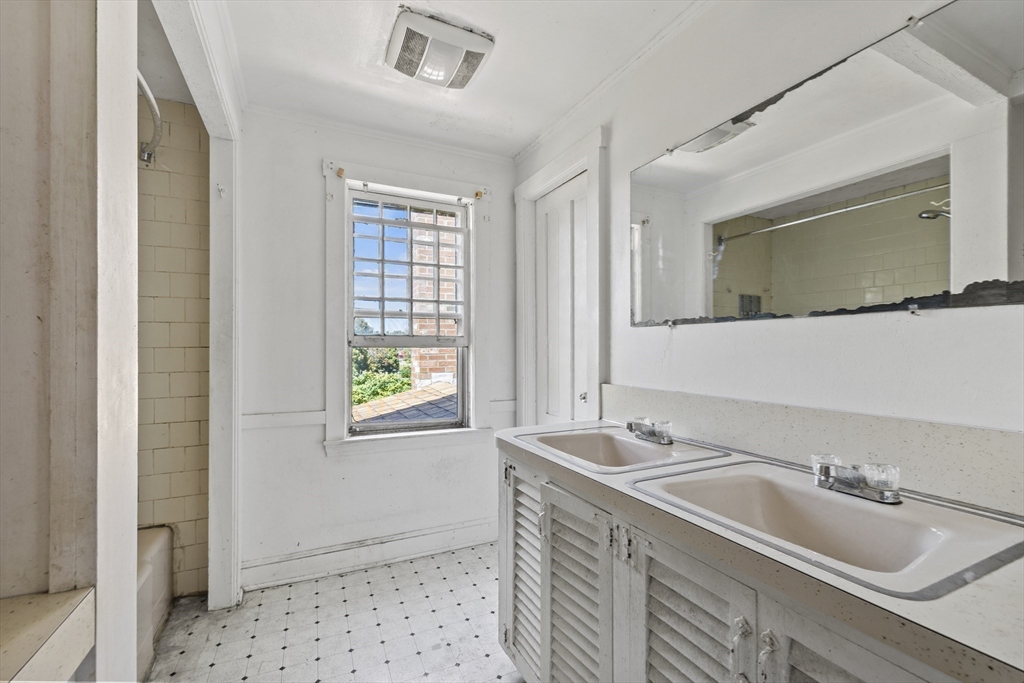 33 Congress St Property Photo 18