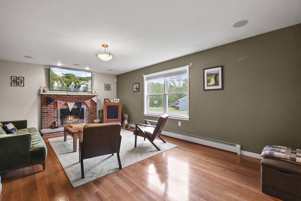 147 Richmond St Property Photo 4