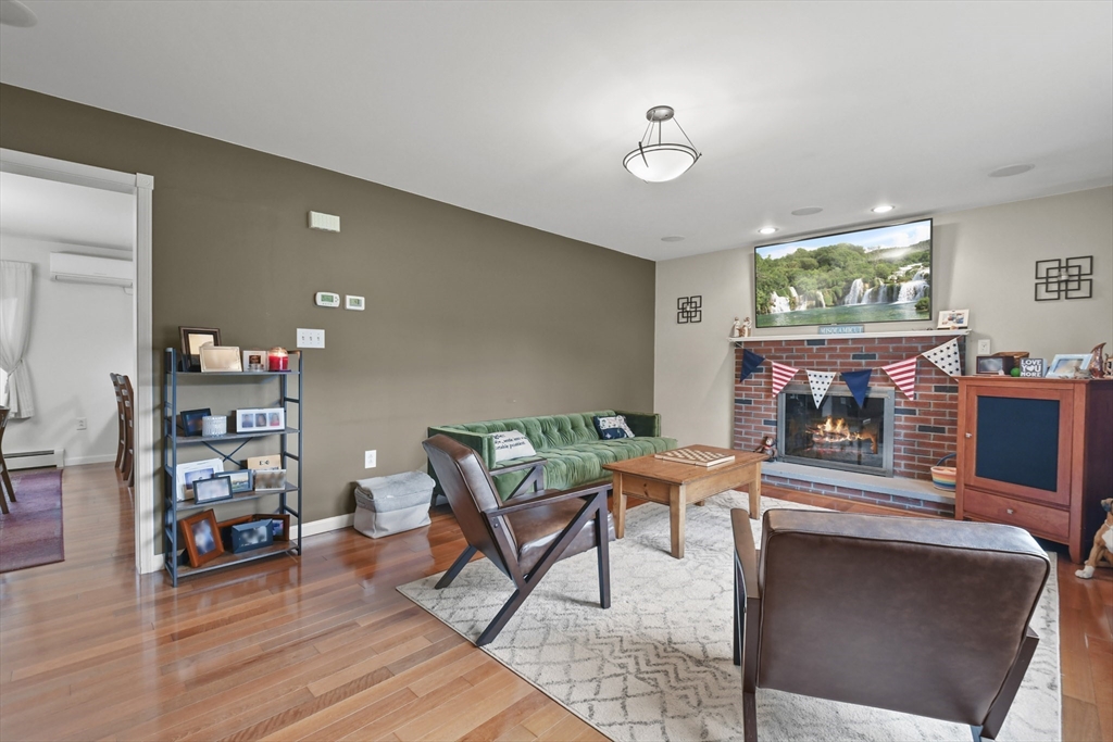 147 Richmond St Property Photo 5