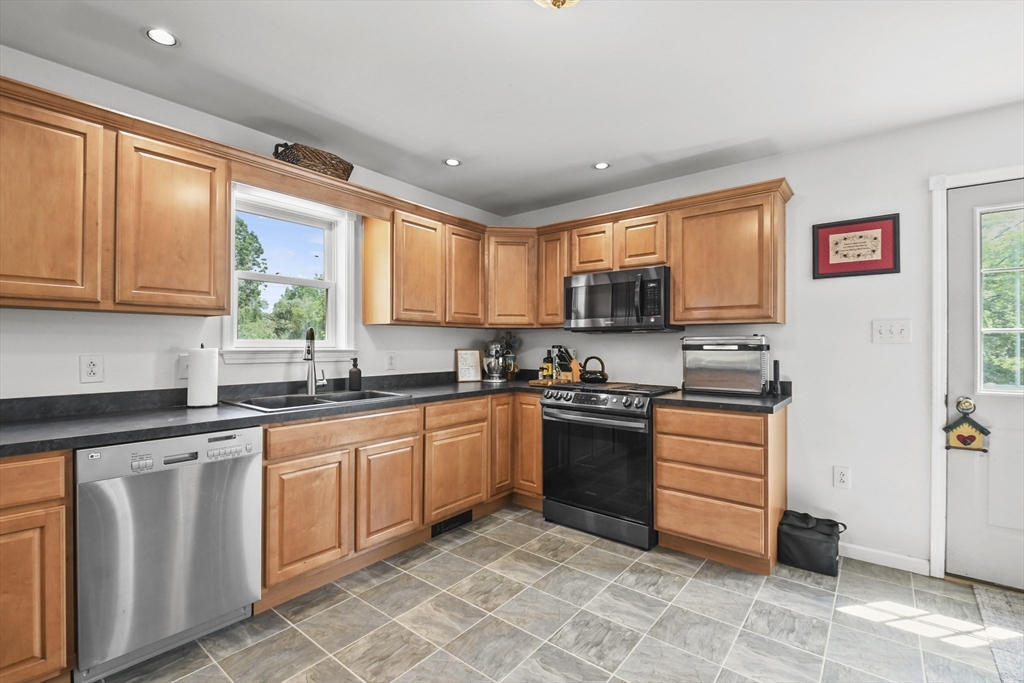 147 Richmond St Property Photo 12