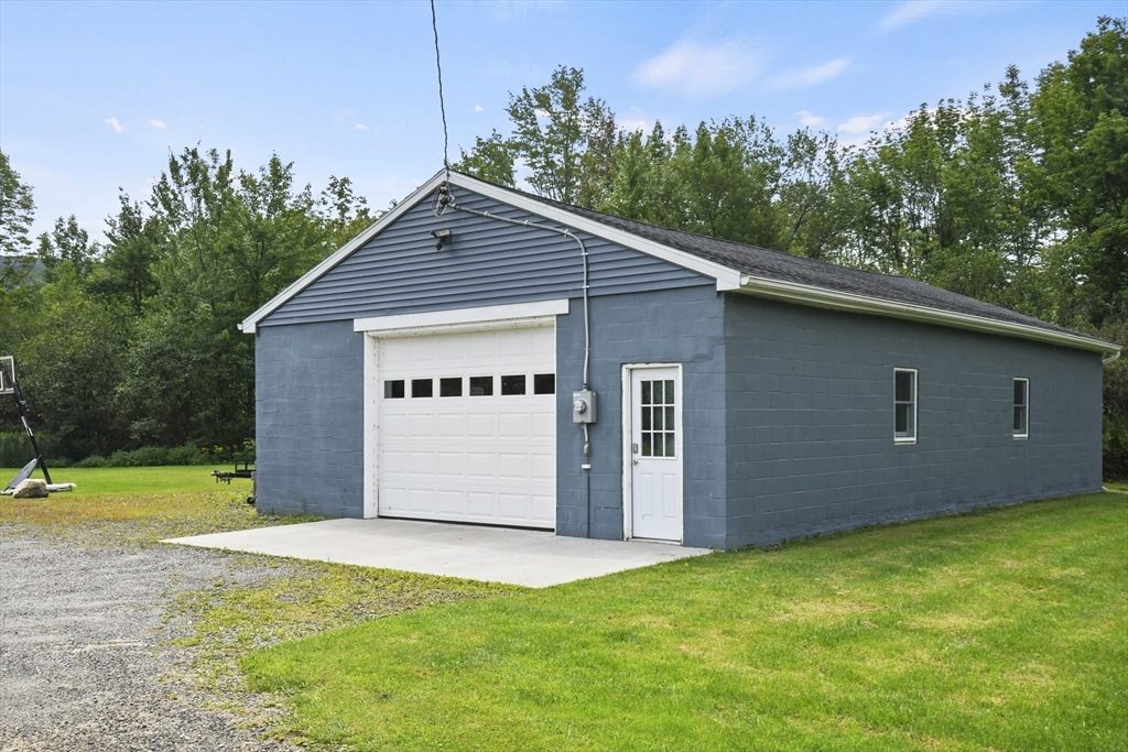 147 Richmond St Property Photo 36