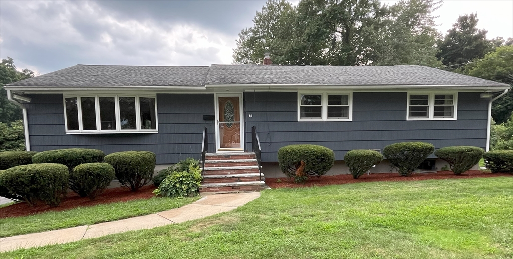 61 Hovey St Property Photo 1