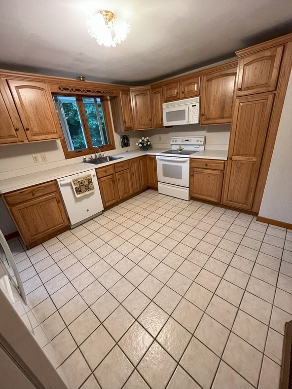 61 Hovey St Property Photo 2