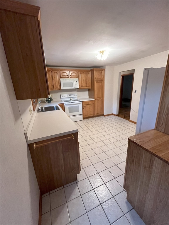 61 Hovey St Property Photo 3