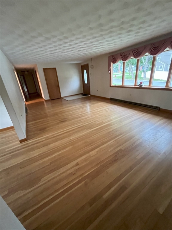61 Hovey St Property Photo 5