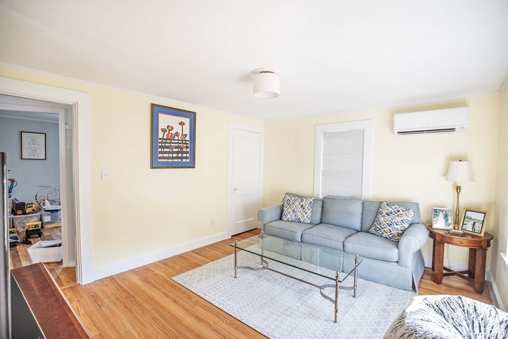 232 Lowell St Property Photo 6