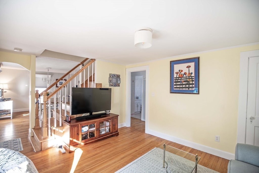 232 Lowell St Property Photo 8