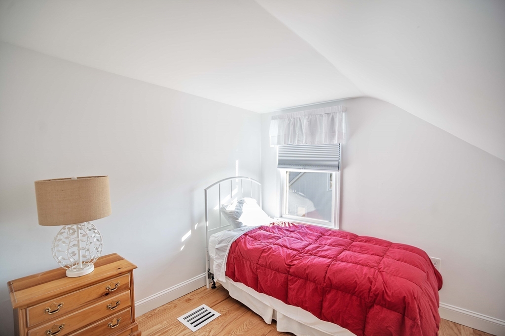 232 Lowell St Property Photo 23