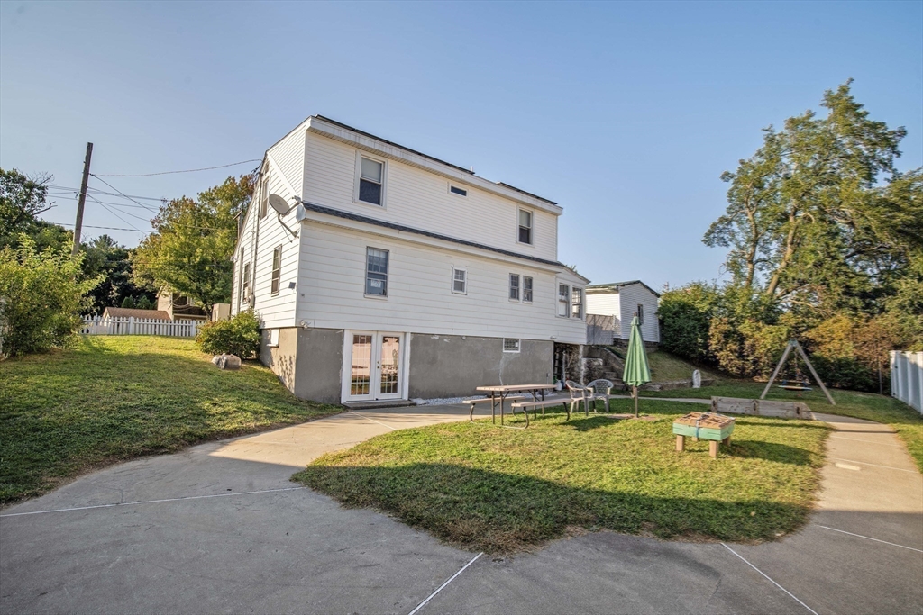 232 Lowell St Property Photo 31