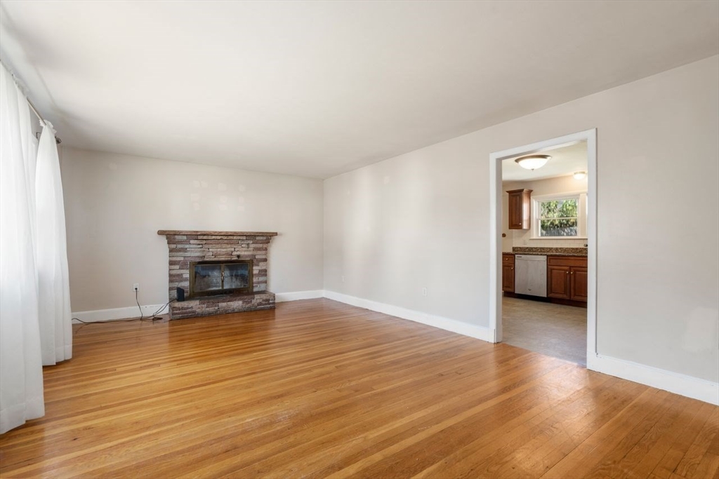 147 Florence St Property Photo 8
