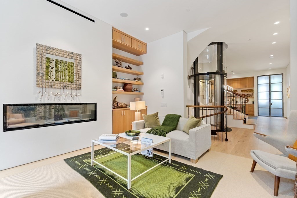 126 Marlborough St Property Photo 10