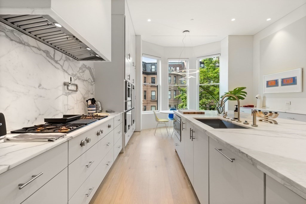 126 Marlborough St Property Photo 18