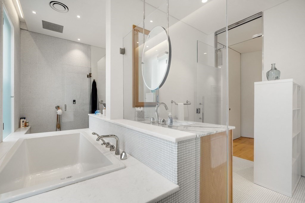 126 Marlborough St Property Photo 31