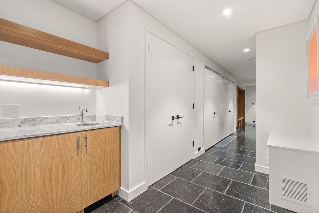 126 Marlborough St Property Photo 39