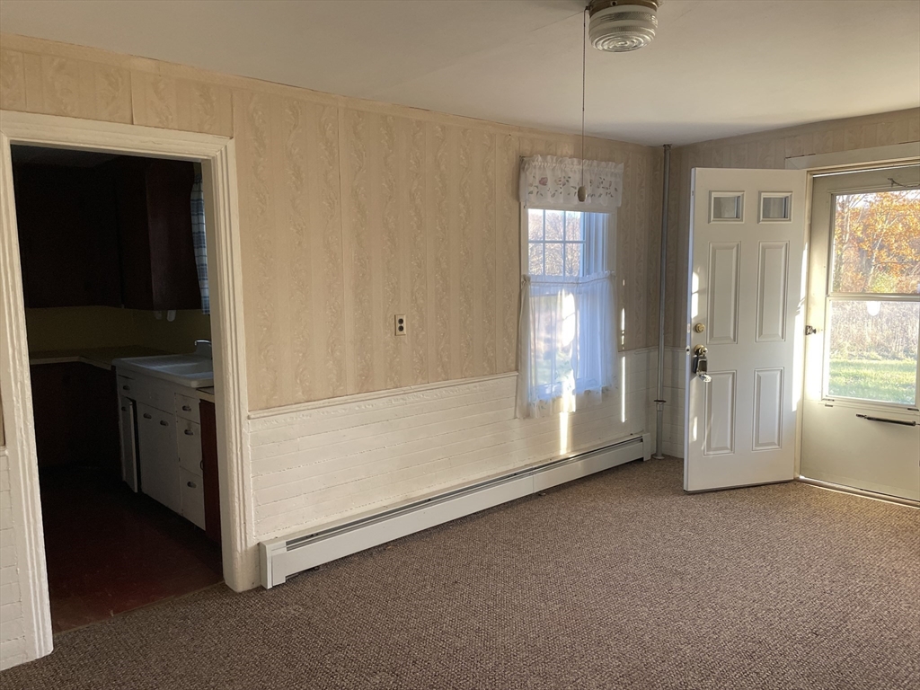 90 Marsh Rd Property Photo 6