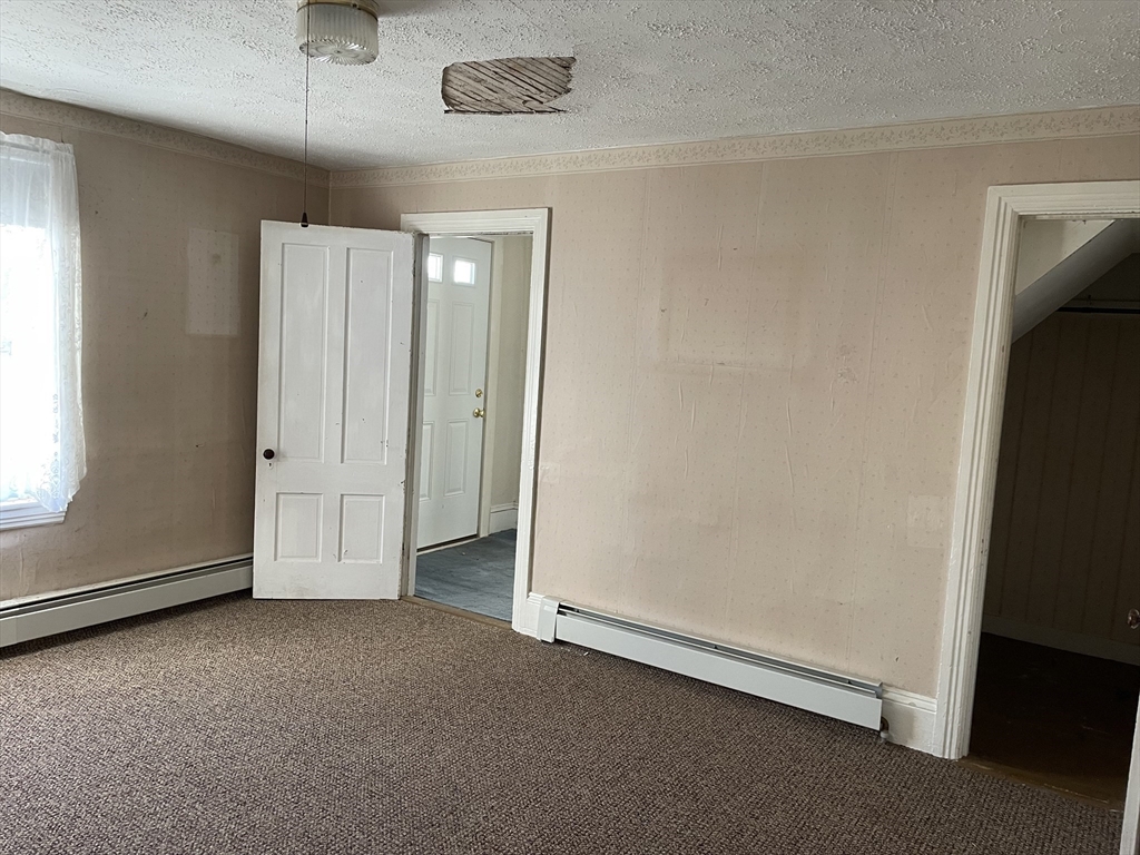 90 Marsh Rd Property Photo 10