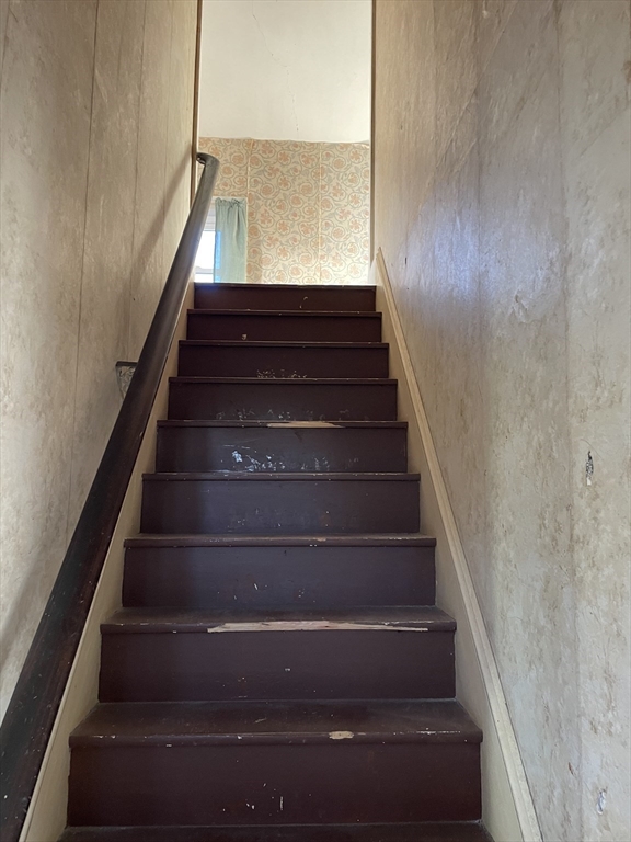 90 Marsh Rd Property Photo 13
