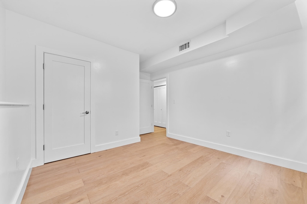 222 Columbia # 1 Property Photo 20